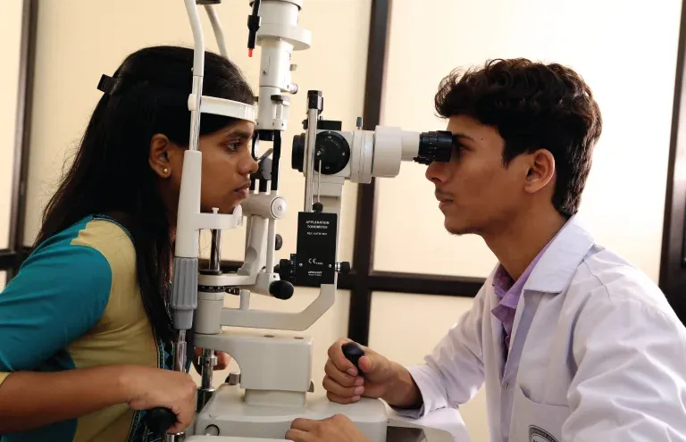 B.Optom vs. B.Sc. Ophthalmology: Which Program Is Right for You