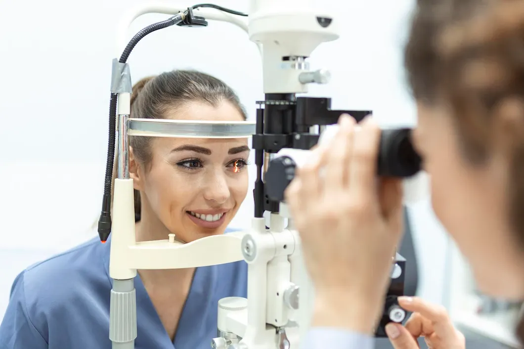 What are the career options for B Optometry?